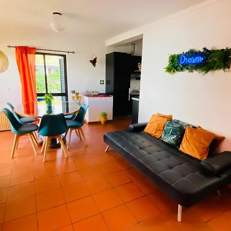 Summer House, Only 2 Minutes To The Beach In Vilamoura! Holiday home *
