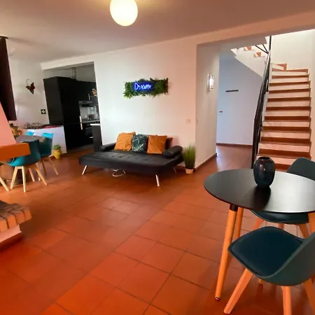 Summer House, Only 2 Minutes To The Beach In Vilamoura! Holiday home