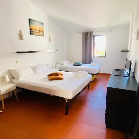 Summer House, Only 2 Minutes To The Beach In Vilamoura! *