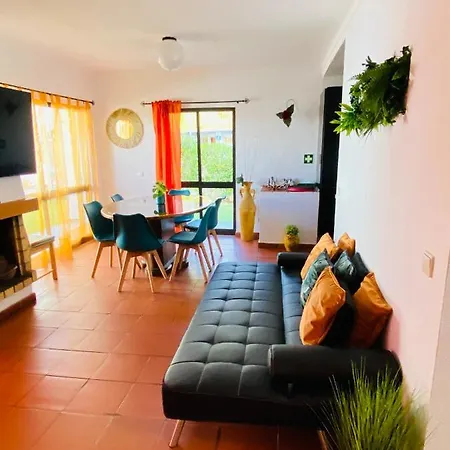 Summer House, Only 2 Minutes To The Beach In Vilamoura! * Vilamoura