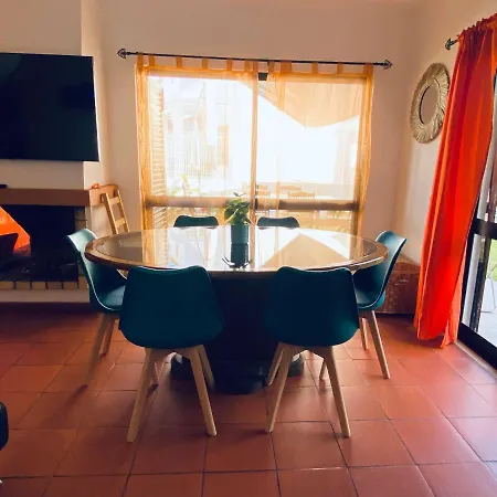 Summer House, Only 2 Minutes To The Beach In Vilamoura! Holiday home Vilamoura