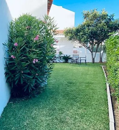 Summer House, Only 2 Minutes To The Beach In Vilamoura! Holiday home *