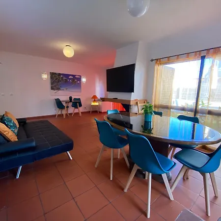 Summer House, Only 2 Minutes To The Beach In Vilamoura! *